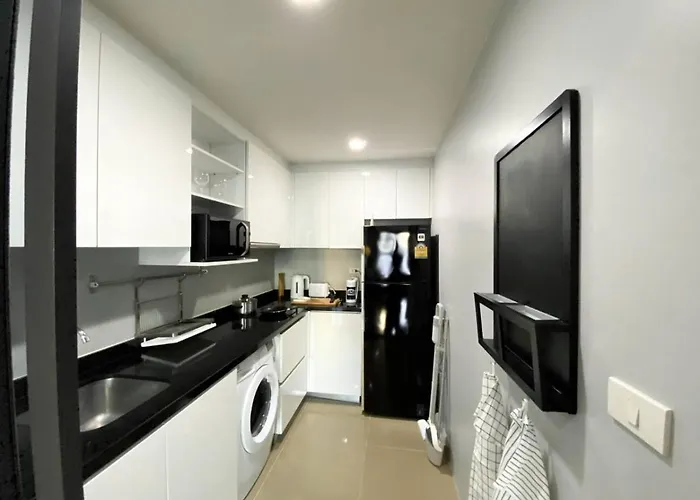 2br Modern Comfort At Vibrant Asok Bts Station 度假居