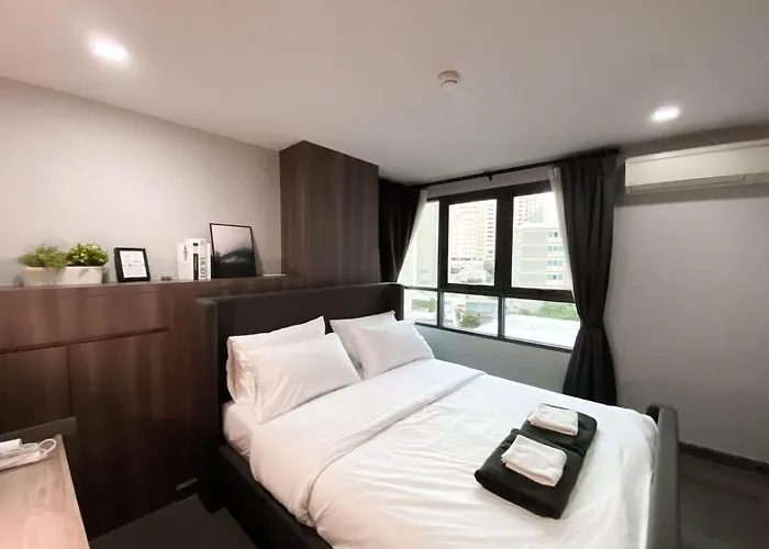 2br Modern Comfort At Vibrant Asok Bts Station 曼谷