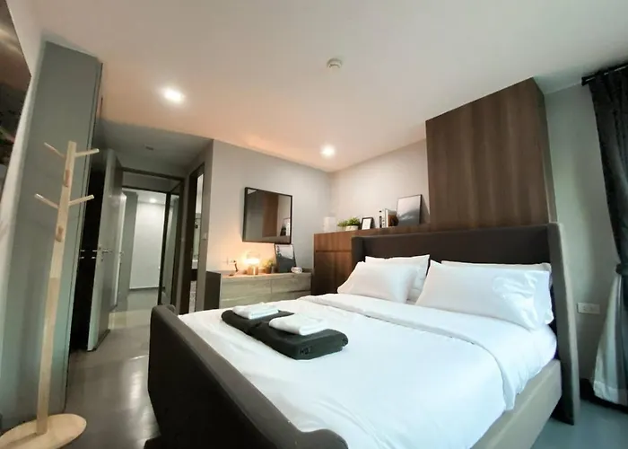 2br Modern Comfort At Vibrant Asok Bts Station 曼谷